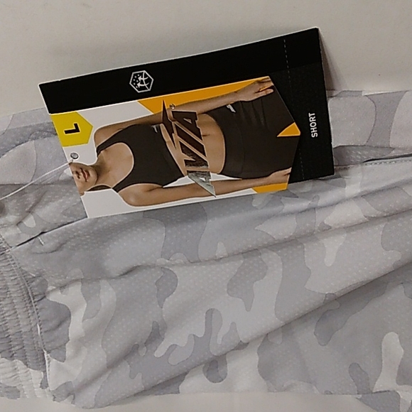 NWT AVIA Brand Women's Camo Slip-on Workout/Running/Commuter Shorts~Large~ - Picture 8 of 12